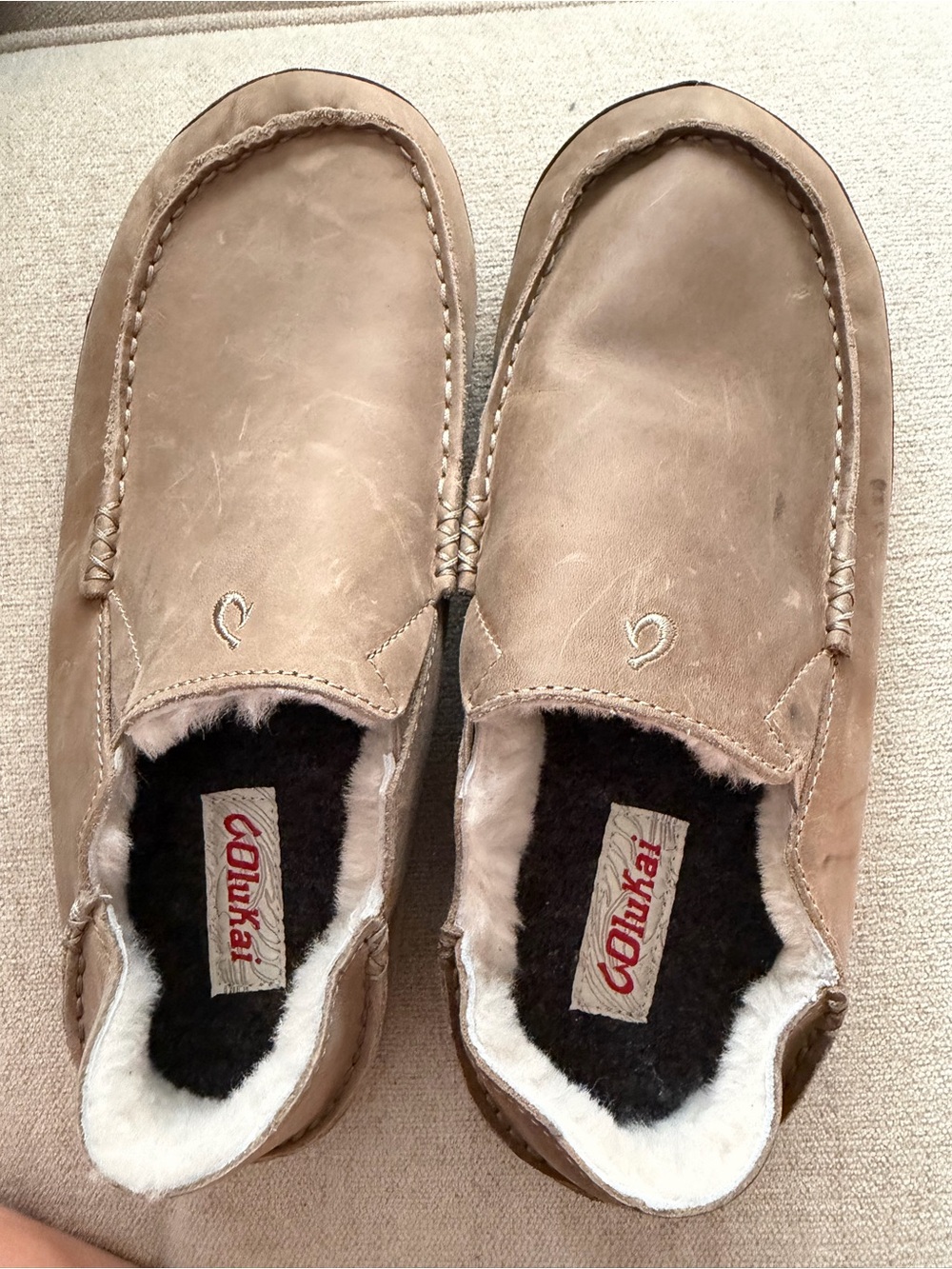 Olukai Moloa genuine shearling slippers tan men’s 9 $140 NEW* some fading bottom